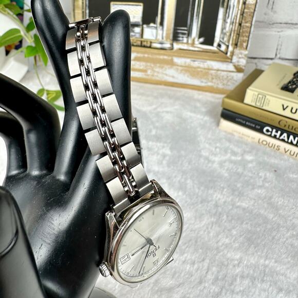 Fendi women’s silver watch 210G Good Pre-Owned - Picture 6 of 13